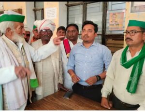 समस्याओं का निस्तारण नहीं होने पर किसानों ने जताया विरोध