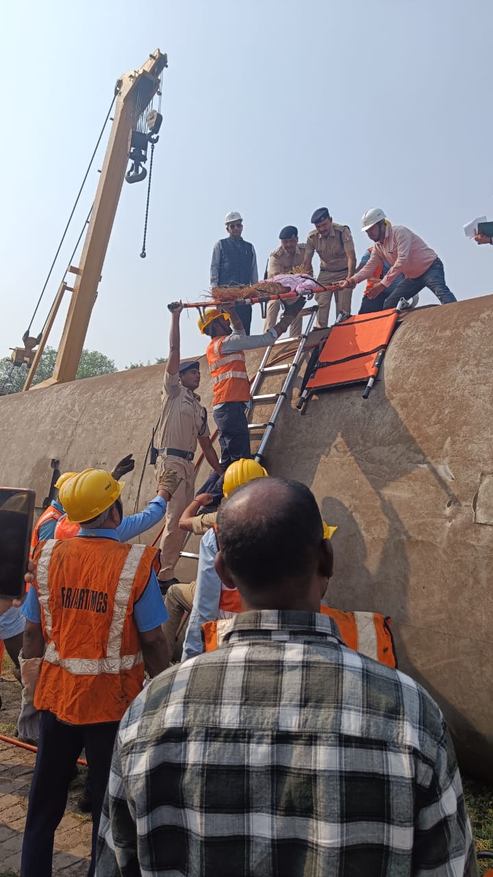 रेल दुर्घटना से निपटने की तैयारी: डीडीयू जंक्शन यार्ड में मॉकड्रिल का सफल आयोजन