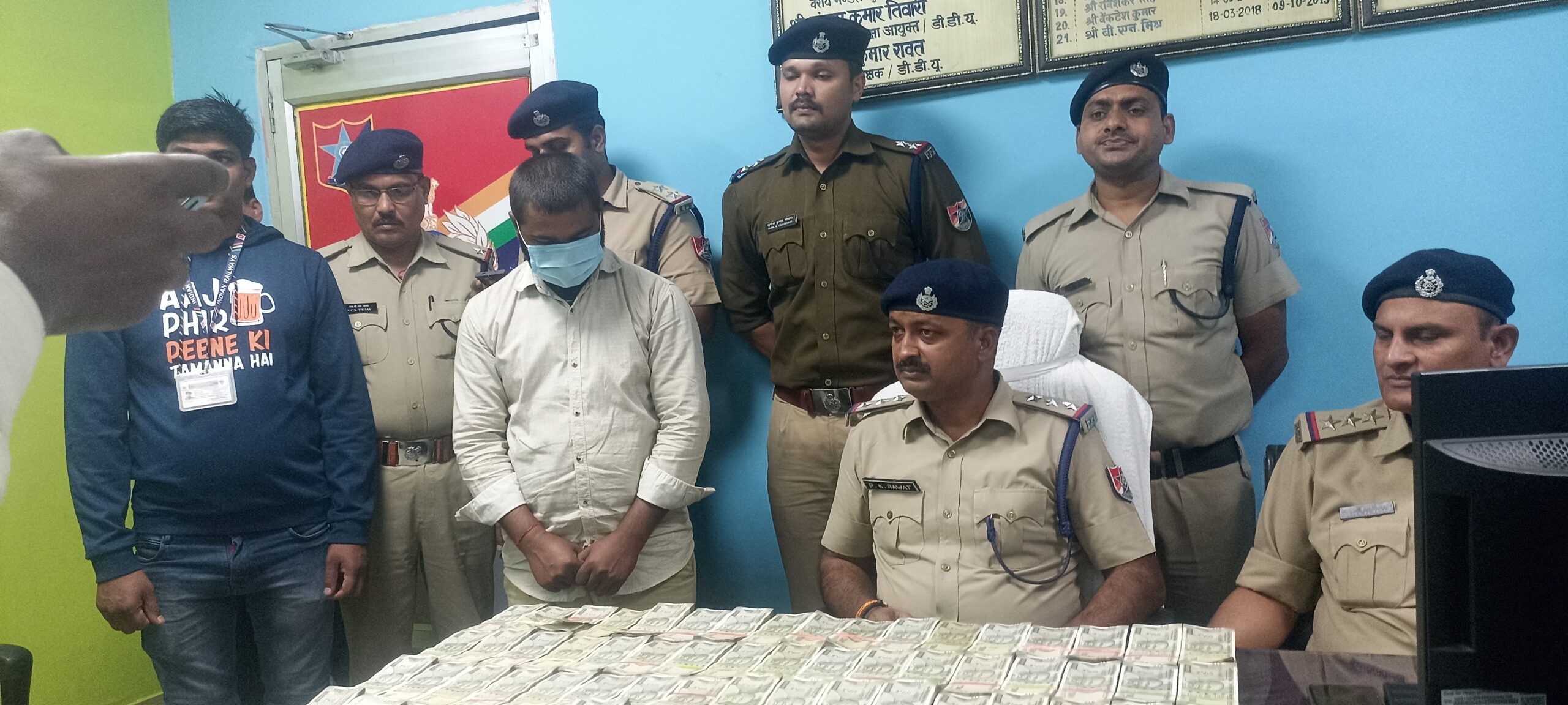 डीडीयू जंक्शन से 60 लाख रुपयों के साथ युवक हुआ गिरप्तार